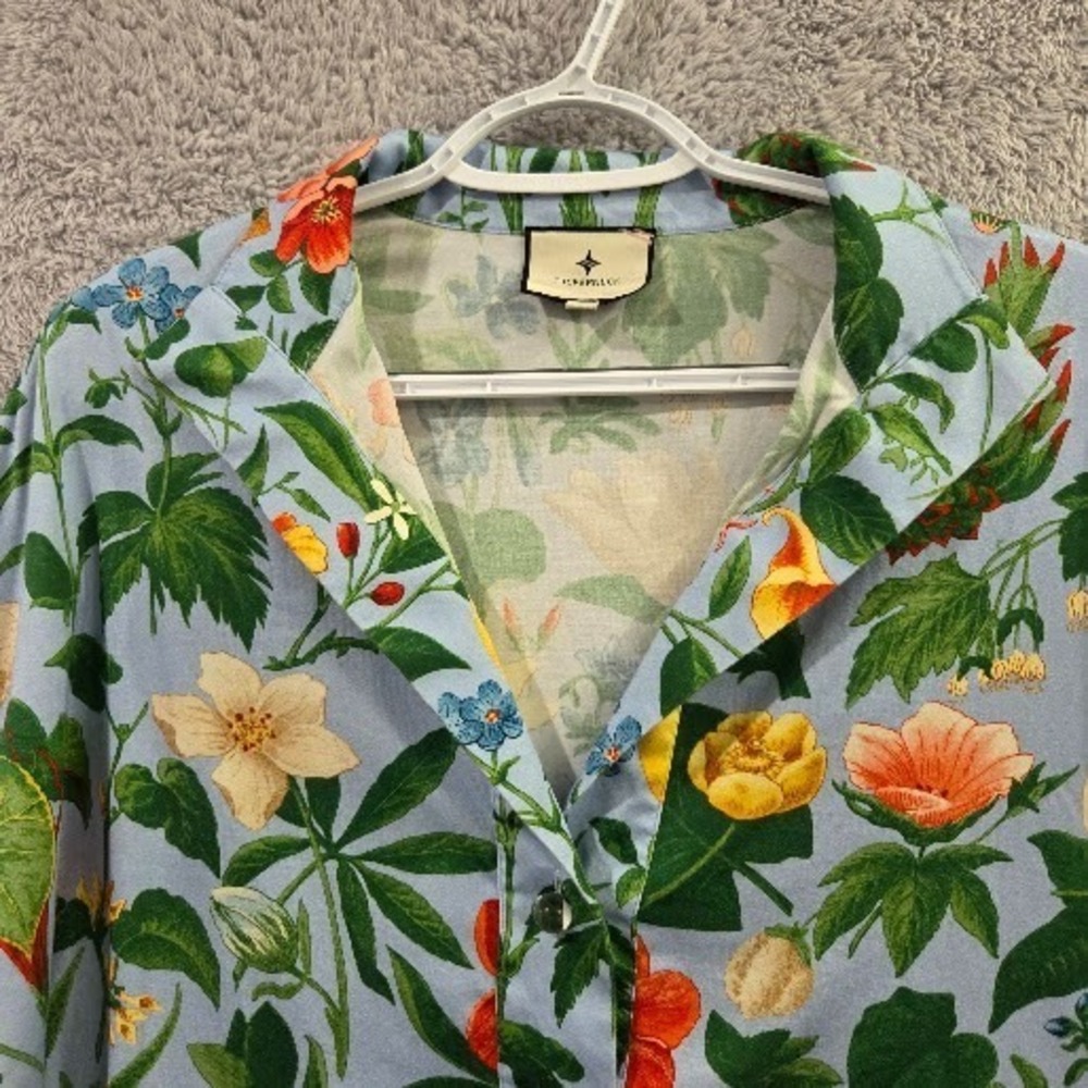 Tuckernuck Blue Floral Garden Top Medium Cotton Stretch 3/4 Sleeve VNeck Popover - Picture 2 of 12
